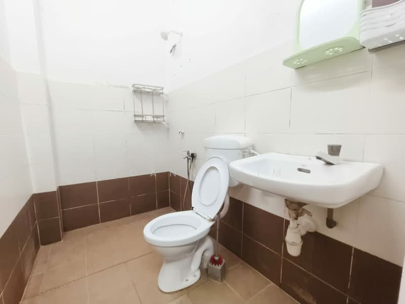 2-storey Terraced House for Sale in Taman Krubong Utama (Krubong) - Joanne Lim - Bathroom - PropertyGuru.com.my