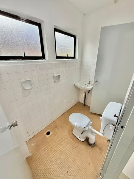 Taman Sri Kluang @ Kluang untuk Untuk Dijual - RM 348,000, Feb 2026 - Bathroom - PropertyGuru.com.my