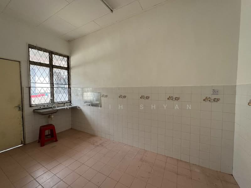 1-storey Terraced House for Sale in Senai (Kulai) - Ong Lih Shyan - Kitchen - PropertyGuru.com.my