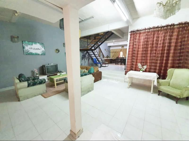 2-storey Terraced House for Sale in Sabak Bernam (Selangor) - Zarema Kulbuzheva - Living Room - PropertyGuru.com.my