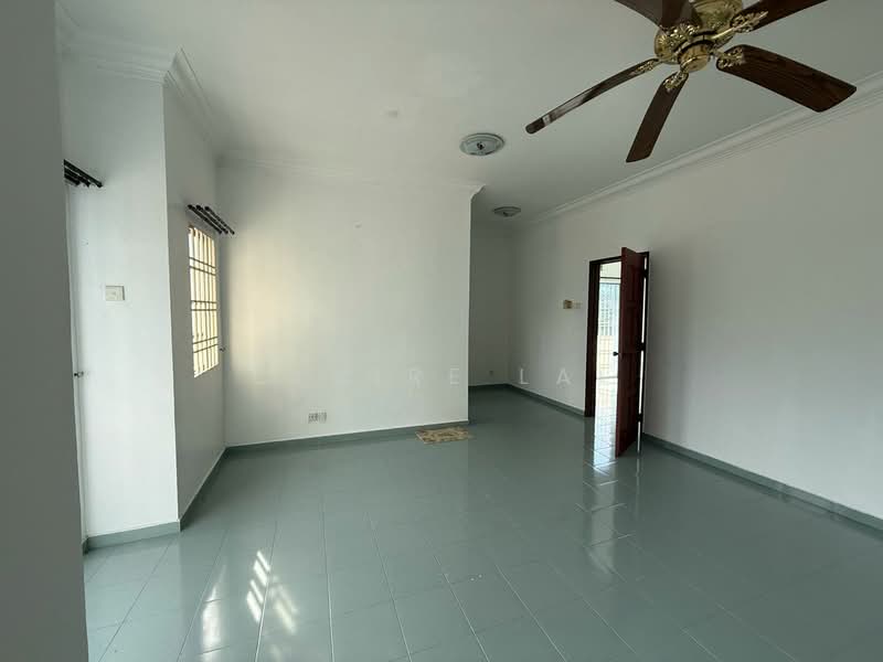 2-storey Terraced House for Sale in Bandar Putra (Kulai) - Claire Lai - Living Room - PropertyGuru.com.my