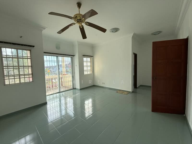 2-storey Terraced House for Sale in Bandar Putra (Kulai) - Claire Lai - Living Room - PropertyGuru.com.my