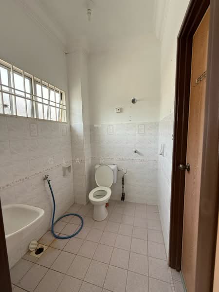 2-storey Terraced House for Sale in Bandar Putra (Kulai) - Claire Lai - Bathroom - PropertyGuru.com.my