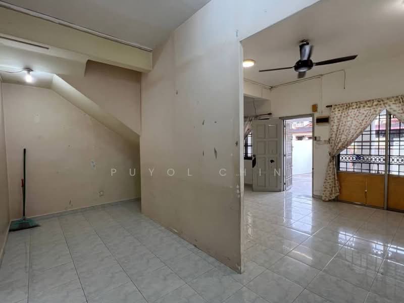 2-storey Terraced House for Rent in Taman Setia Indah (Tebrau) - Puyol Chin - Living Room - PropertyGuru.com.my