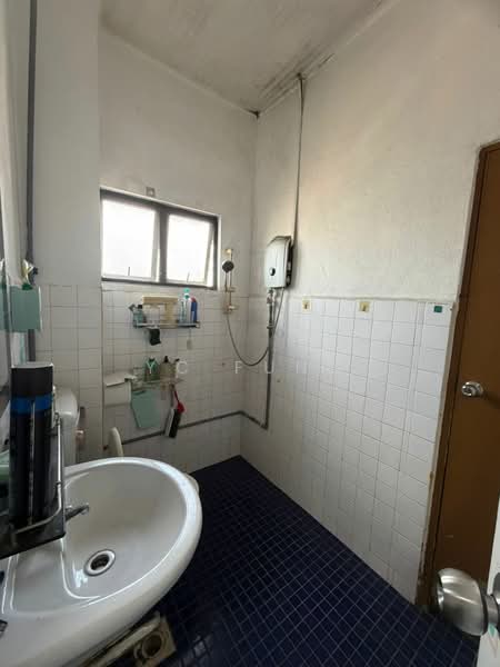2-storey Terraced House for Sale in Taman Skudai Baru (Skudai) - YC Fung - Bathroom - PropertyGuru.com.my