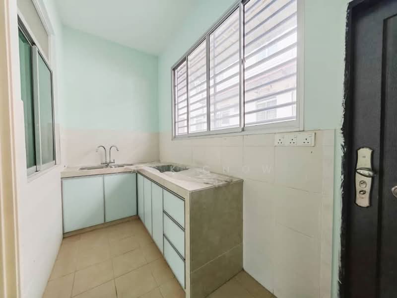 2.5-storey Terraced House for Sale in Bandar Seri Alam (Masai) - Zack Chow - Kitchen - PropertyGuru.com.my