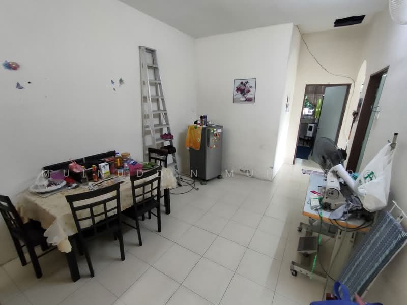 1-storey Terraced House for Sale in Hutan Melintang (Perak) - Muinuddin Muhamad - Dining Room - PropertyGuru.com.my