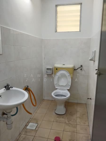 Pangsapuri untuk Dijual di Pangsapuri Sri Maya - Zawana BT Zaidi Ana - Bathroom - PropertyGuru.com.my