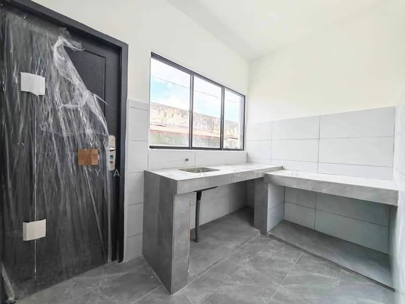 Taman Ungku Tun Aminah untuk Untuk Dijual - RM 568,000, Feb 2026 - Kitchen - PropertyGuru.com.my