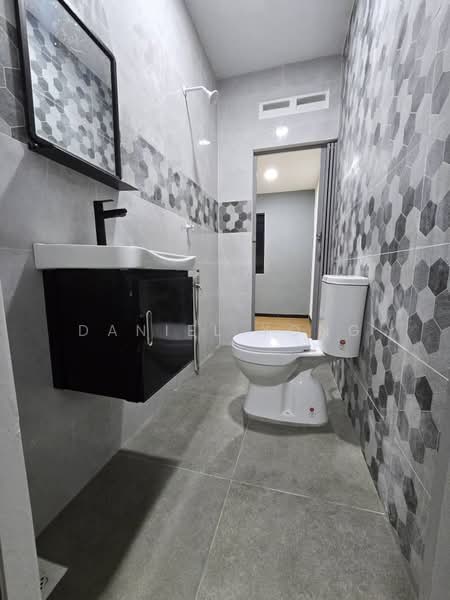 2-storey Terraced House for Sale in Bandar Seri Alam (Masai) - Daniel Yong - Bathroom - PropertyGuru.com.my