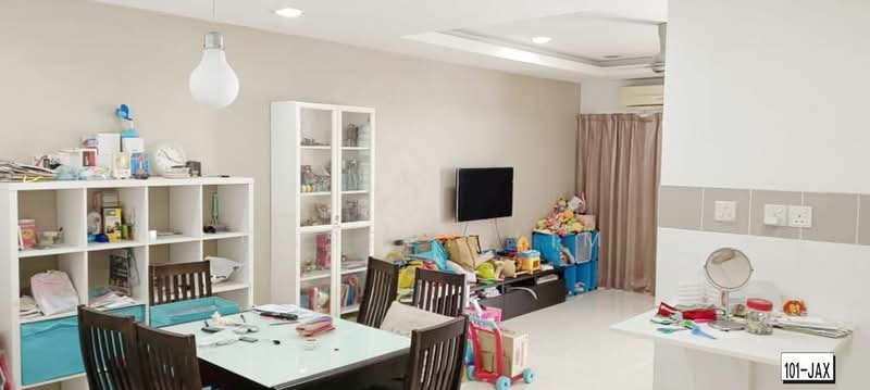 2-storey Terraced House for Sale in Setia Indah (Setia Alam) - Cassey Lim - Living Room - PropertyGuru.com.my