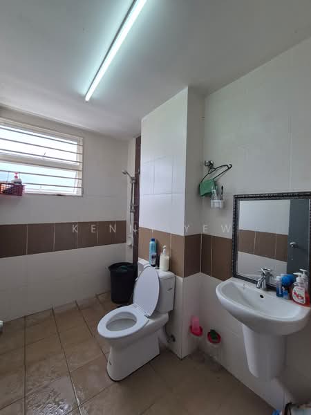 2-storey Terraced House for Sale in Tiara East (Semenyih) - Kenny Yew - Bathroom - PropertyGuru.com.my
