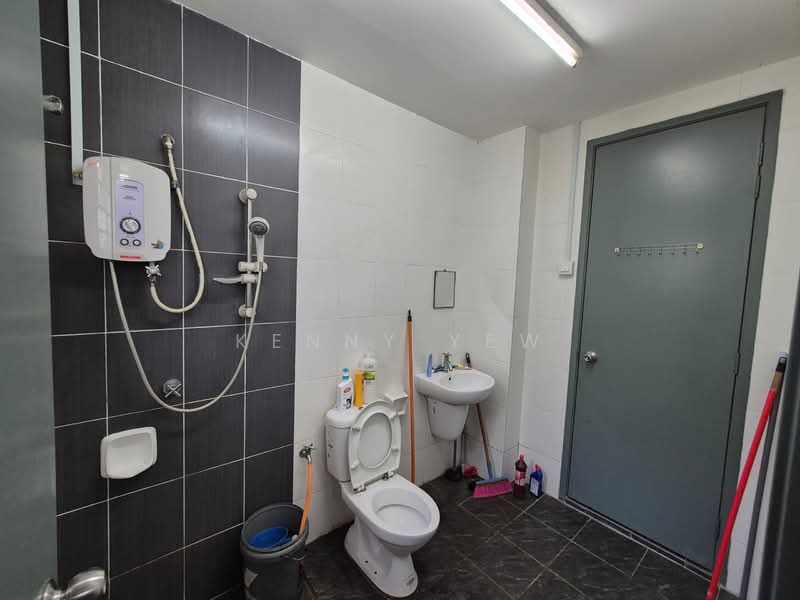 2-storey Terraced House for Sale in Tiara East (Semenyih) - Kenny Yew - Bathroom - PropertyGuru.com.my