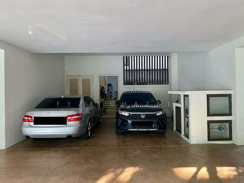 3-storey Terraced House for Sale in Cyberjaya (Selangor) - Fyza Ghazali - Car Park - PropertyGuru.com.my