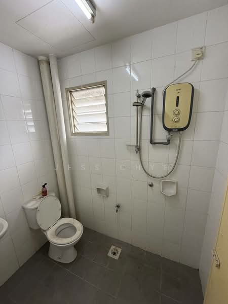 Apartment for Rent at Pangsapuri Akasia (Bandar Botanic) - Jess Chye - Bathroom - PropertyGuru.com.my