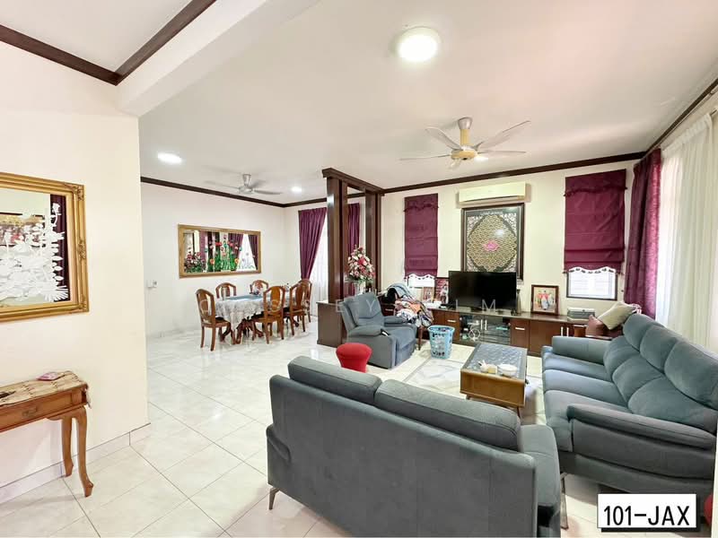 Semi-Detached House for Sale in Setia Alam (Selangor) - Cassey Lim - Living Room - PropertyGuru.com.my