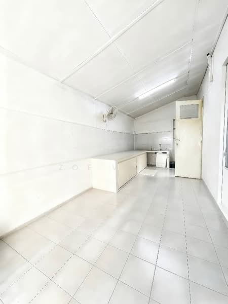 Taman Daya - Jalan Enau 16,20 untuk Untuk Disewa - RM 768,000 /bulan, Feb 2026 - Kitchen - PropertyGuru.com.my