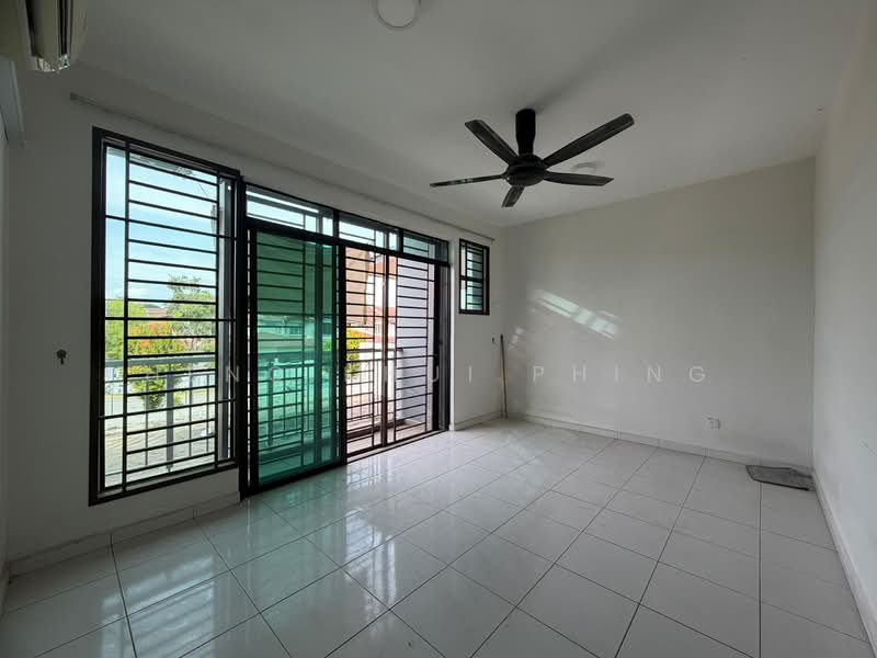 Taman Muzaffar Heights untuk Untuk Dijual - RM 485,000, Mac 2026 - Living Room - PropertyGuru.com.my