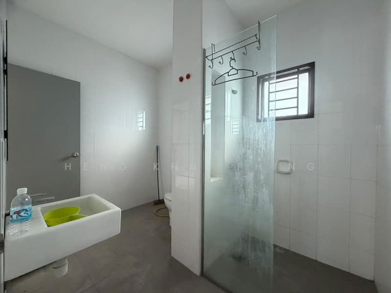 Taman Muzaffar Heights untuk Untuk Dijual - RM 485,000, Mac 2026 - Bathroom - PropertyGuru.com.my