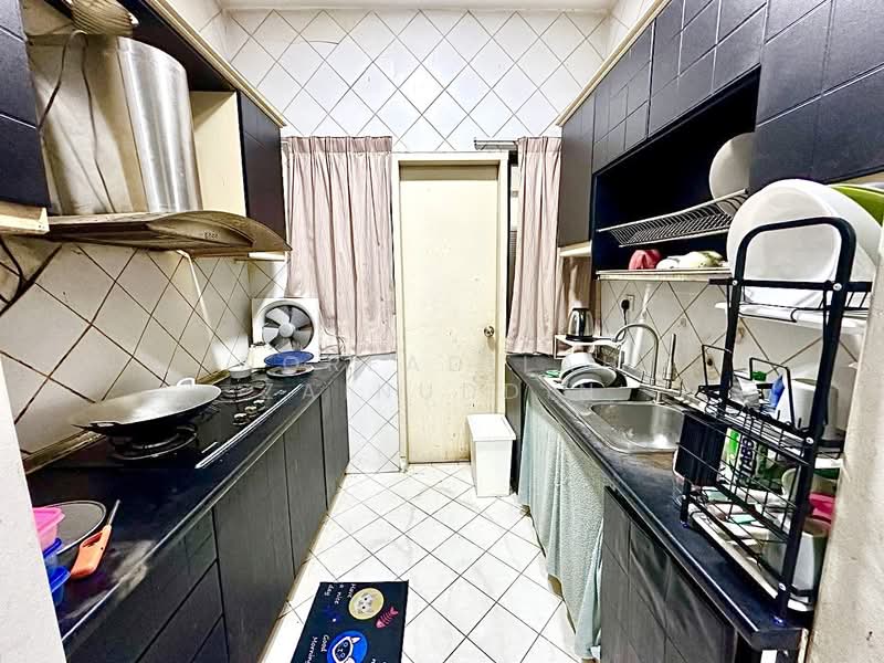 Condominium for Sale at Armanee - NORFADILAH ZAINUDDIN - Kitchen - PropertyGuru.com.my