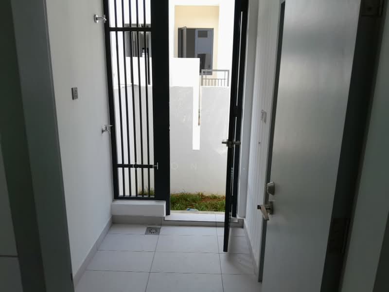Semi-Detached House for Rent in Seksyen 35 (Shah Alam) - Chong . - Entrance - PropertyGuru.com.my