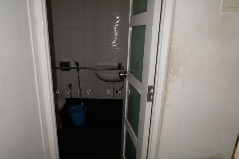 Shop for Rent in Taman Tun Dr Ismail (Kuala Lumpur) - Sajiv Shivadas - Bathroom - PropertyGuru.com.my