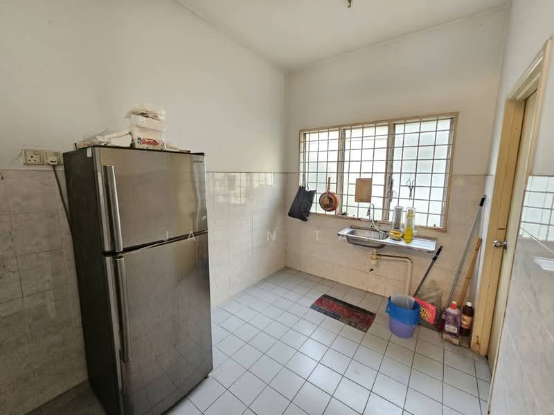 2-storey Terraced House for Sale in TAMAN PUCHONG UTAMA (Puchong) - Jason Tan - Kitchen - PropertyGuru.com.my