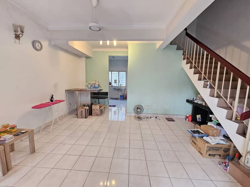 2-storey Terraced House for Sale in TAMAN PUCHONG UTAMA (Puchong) - Jason Tan - Living Room - PropertyGuru.com.my