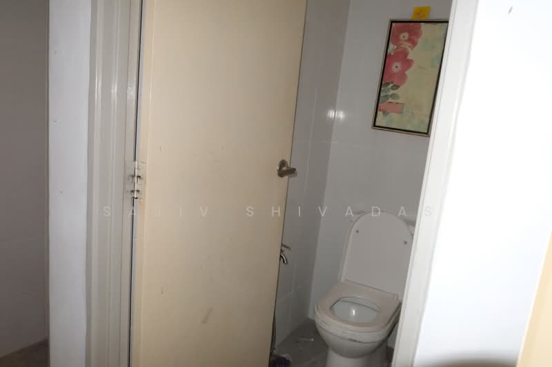 Shop for Rent in Taman Tun Dr Ismail (Kuala Lumpur) - Sajiv Shivadas - Bathroom - PropertyGuru.com.my