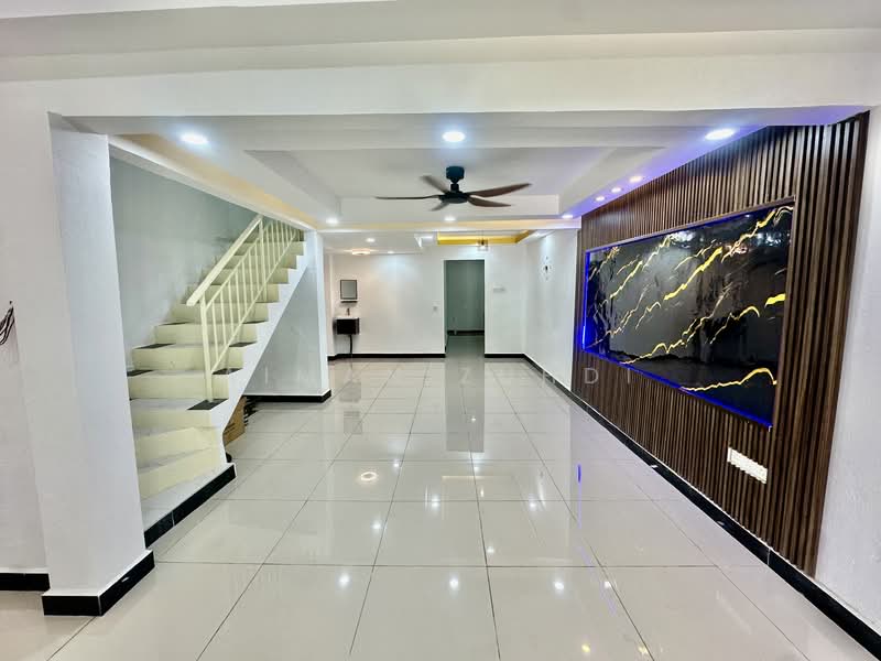 Taman Bukit Rawang Jaya untuk Untuk Dijual - RM 399,000, Mac 2026 - Living Room - PropertyGuru.com.my