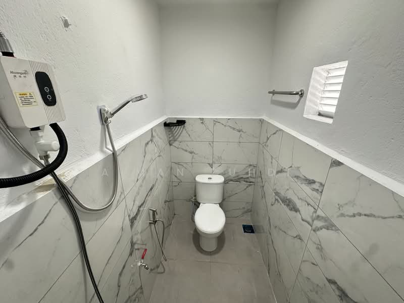 Taman Bukit Rawang Jaya untuk Untuk Dijual - RM 399,000, Mac 2026 - Bathroom - PropertyGuru.com.my