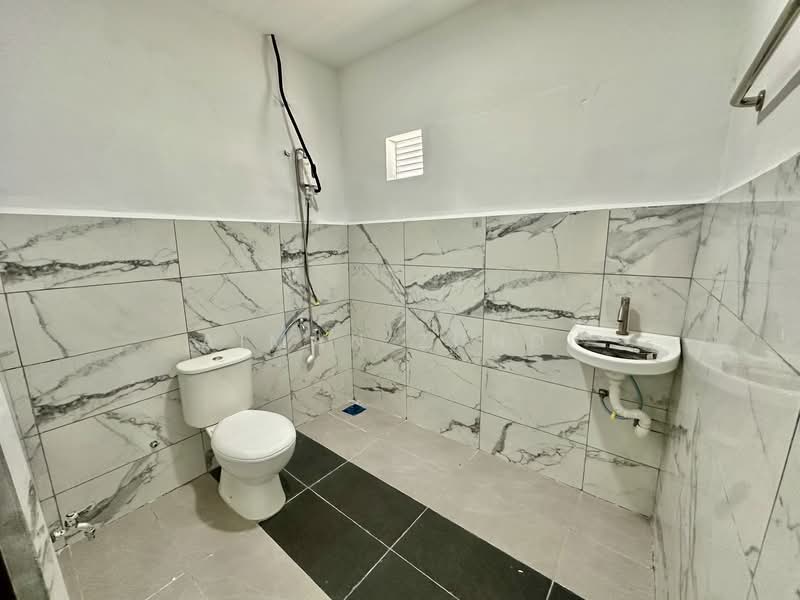 Taman Bukit Rawang Jaya untuk Untuk Dijual - RM 399,000, Mac 2026 - Bathroom - PropertyGuru.com.my