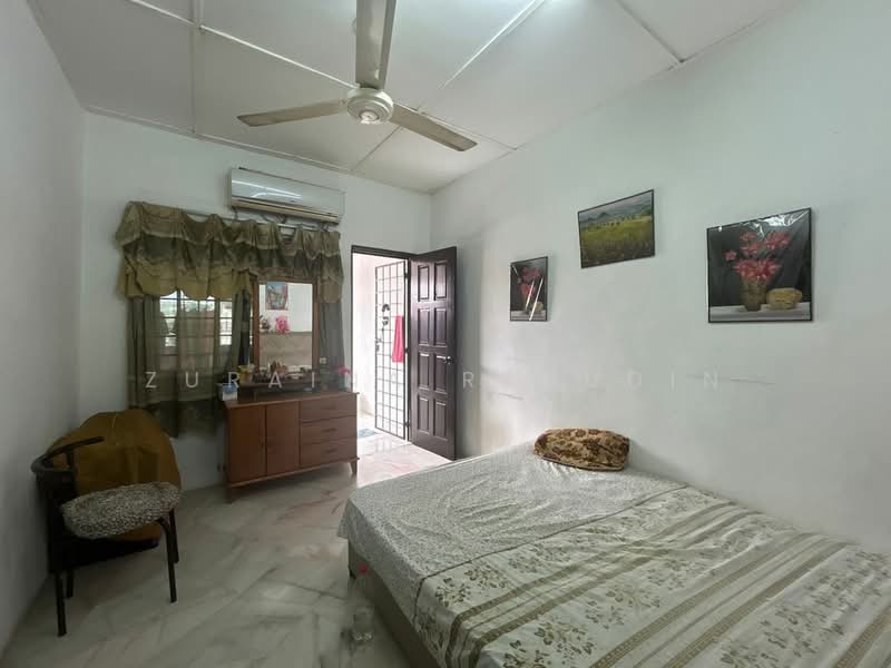 2-storey Terraced House for Sale in Taman Sri Muda (Shah Alam) - Zuraina Rajudin - Bedroom - PropertyGuru.com.my