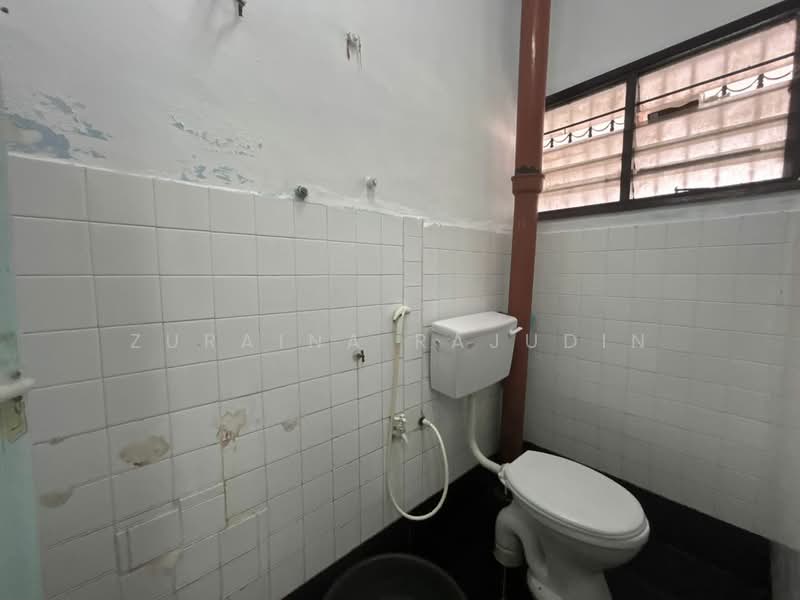 2-storey Terraced House for Sale in Taman Sri Muda (Shah Alam) - Zuraina Rajudin - Bathroom - PropertyGuru.com.my