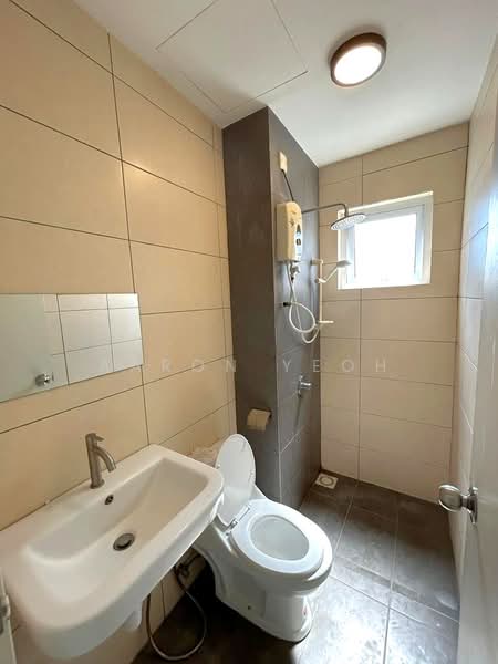 Condominium for Sale at The Holmes 1 - Aaron Yeoh - Bathroom - PropertyGuru.com.my