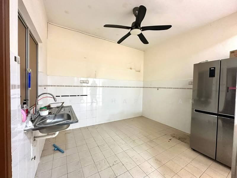 2-storey Terraced House for Sale in Rawang (Selangor) - Syukor Hartanah - Kitchen - PropertyGuru.com.my