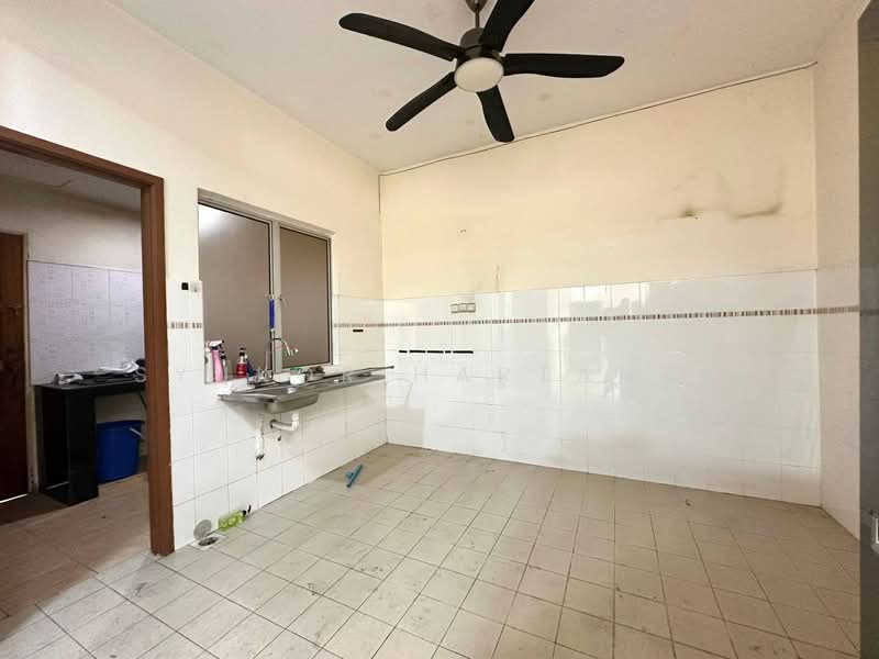 2-storey Terraced House for Sale in Rawang (Selangor) - Syukor Hartanah - Kitchen - PropertyGuru.com.my