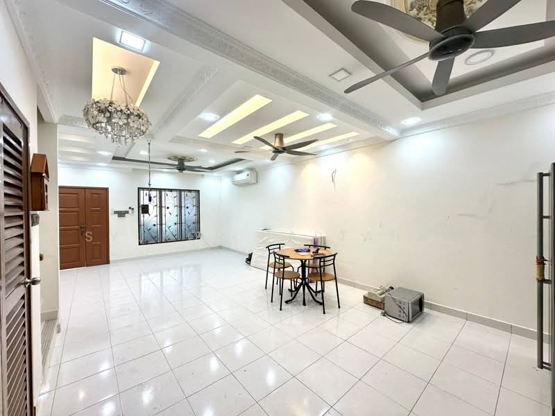 2-storey Terraced House for Sale in Rawang (Selangor) - Syukor Hartanah - Living Room - PropertyGuru.com.my