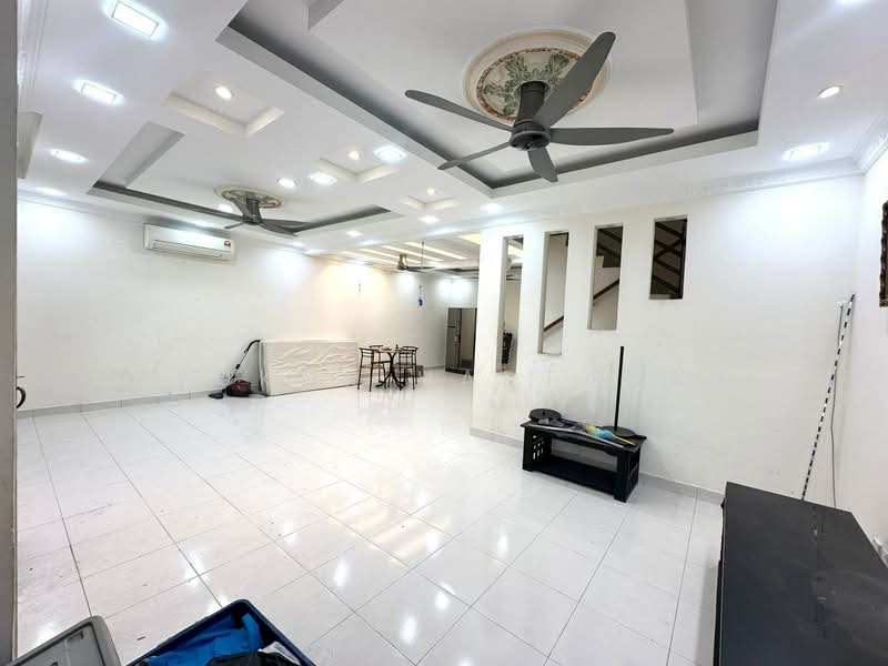 2-storey Terraced House for Sale in Rawang (Selangor) - Syukor Hartanah - Living Room - PropertyGuru.com.my