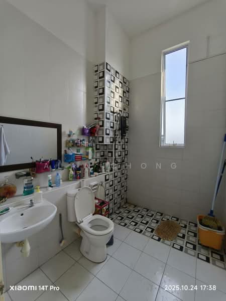 2-storey Terraced House for Sale in Taman Setia Indah (Tebrau) - Alan Chong - Bathroom - PropertyGuru.com.my