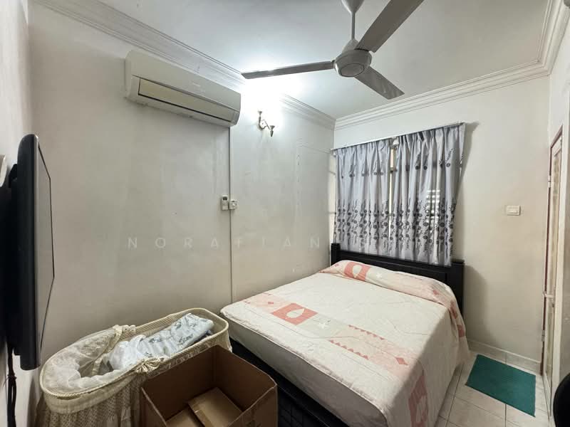 2-storey Terraced House for Sale in Bandar Seri Putra (Bangi) - Norafian SMH - Bedroom - PropertyGuru.com.my