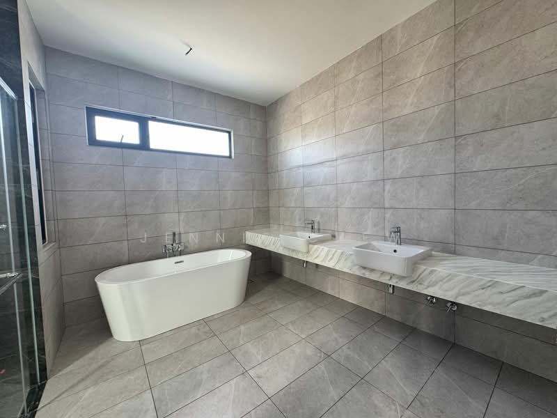 Semi-Detached House for Sale in Telok Panglima Garang (Selangor) - Jennie Chew - Bathroom - PropertyGuru.com.my