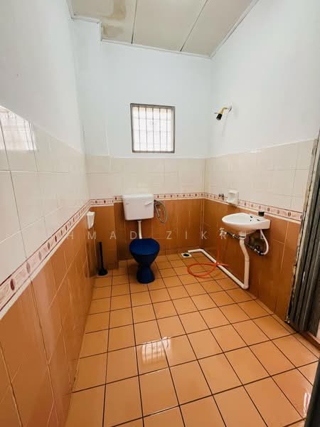 2-storey Terraced House for Sale in Senawang (Negeri Sembilan) - Ahmad Zikrul - Bathroom - PropertyGuru.com.my