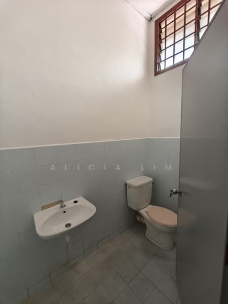 1.5-storey Terraced House for Sale in Johor Bahru (Johor) - Alicia Lim - Bathroom - PropertyGuru.com.my