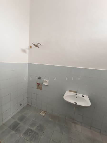 1.5-storey Terraced House for Sale in Johor Bahru (Johor) - Alicia Lim - Bathroom - PropertyGuru.com.my