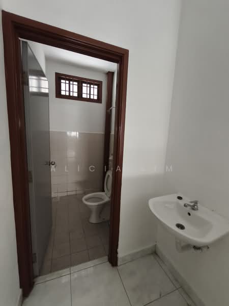1.5-storey Terraced House for Sale in Johor Bahru (Johor) - Alicia Lim - Bathroom - PropertyGuru.com.my