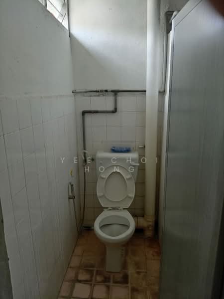 Shop for Rent in Taman Impian Ria (Bukit Mertajam) - Yee Choi Hong - Bathroom - PropertyGuru.com.my