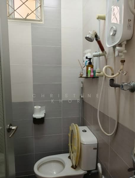 1.5-storey Terraced House for Sale in Taman Molek (Johor Bahru) - Christine Khor - Bathroom - PropertyGuru.com.my
