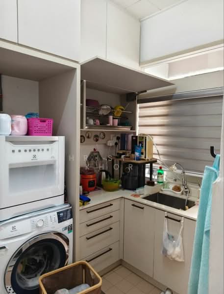 1.5-storey Terraced House for Sale in Taman Molek (Johor Bahru) - Christine Khor - Kitchen - PropertyGuru.com.my