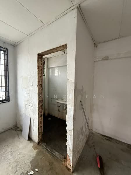 Factory for Rent in Bandar Baru Permas Jaya (Permas Jaya) - Terence Tan - Bathroom - PropertyGuru.com.my